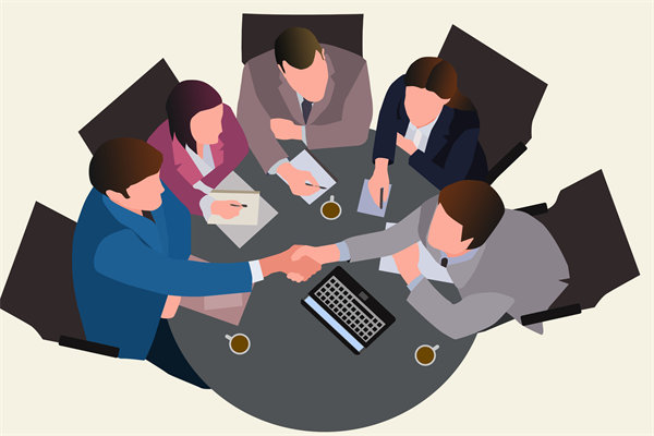 在企業管理中，專權式和民主式管理各有哪些優缺點？