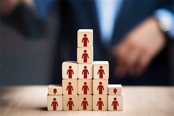 企業(yè)的發(fā)展戰(zhàn)略不僅僅是老板一個人的問題，還有誰？