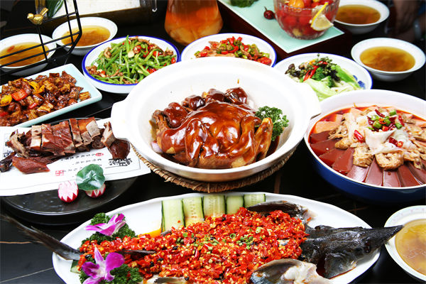今年擴(kuò)消費(fèi)怎么干？各大企業(yè)如何根據(jù)政策發(fā)力？